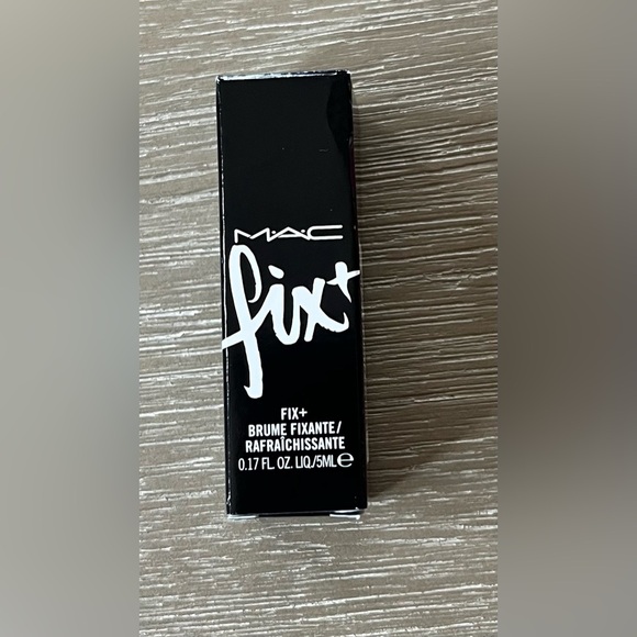 MAC Cosmetics Beauty & Skincare 4 Piece Mini Size - Picture 6 of 12